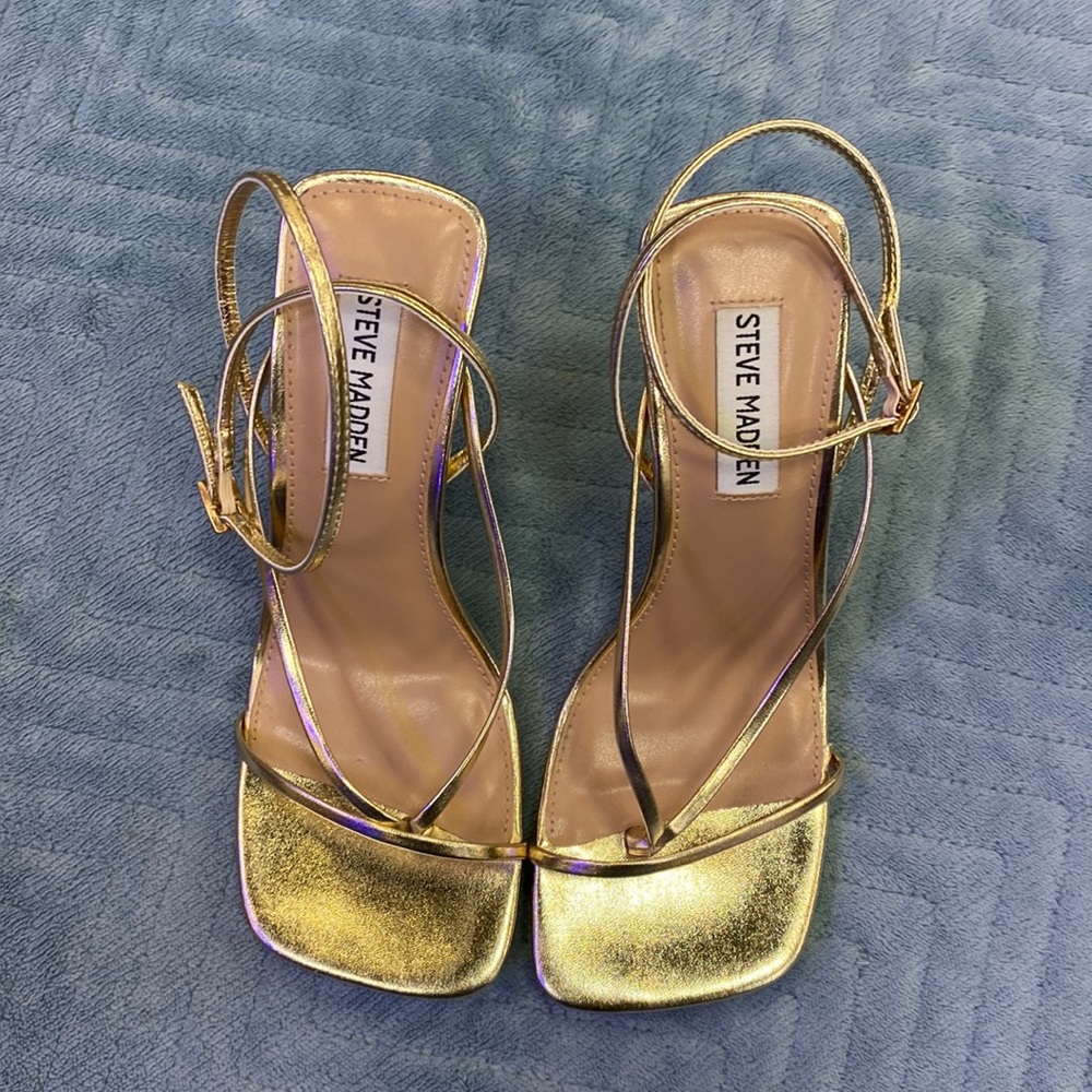 Only worn once golden high heels